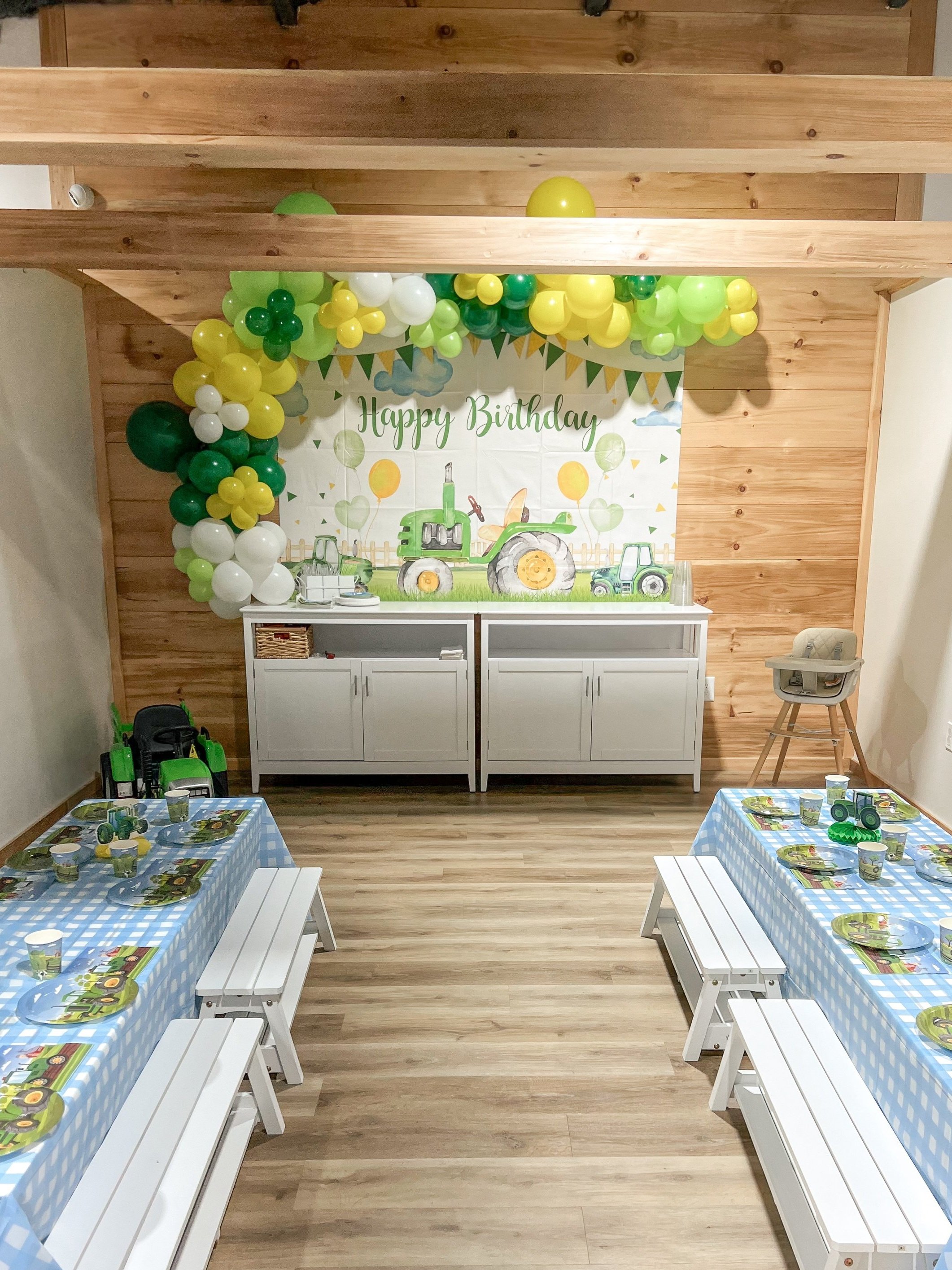 Party table setup at Little Peaches.