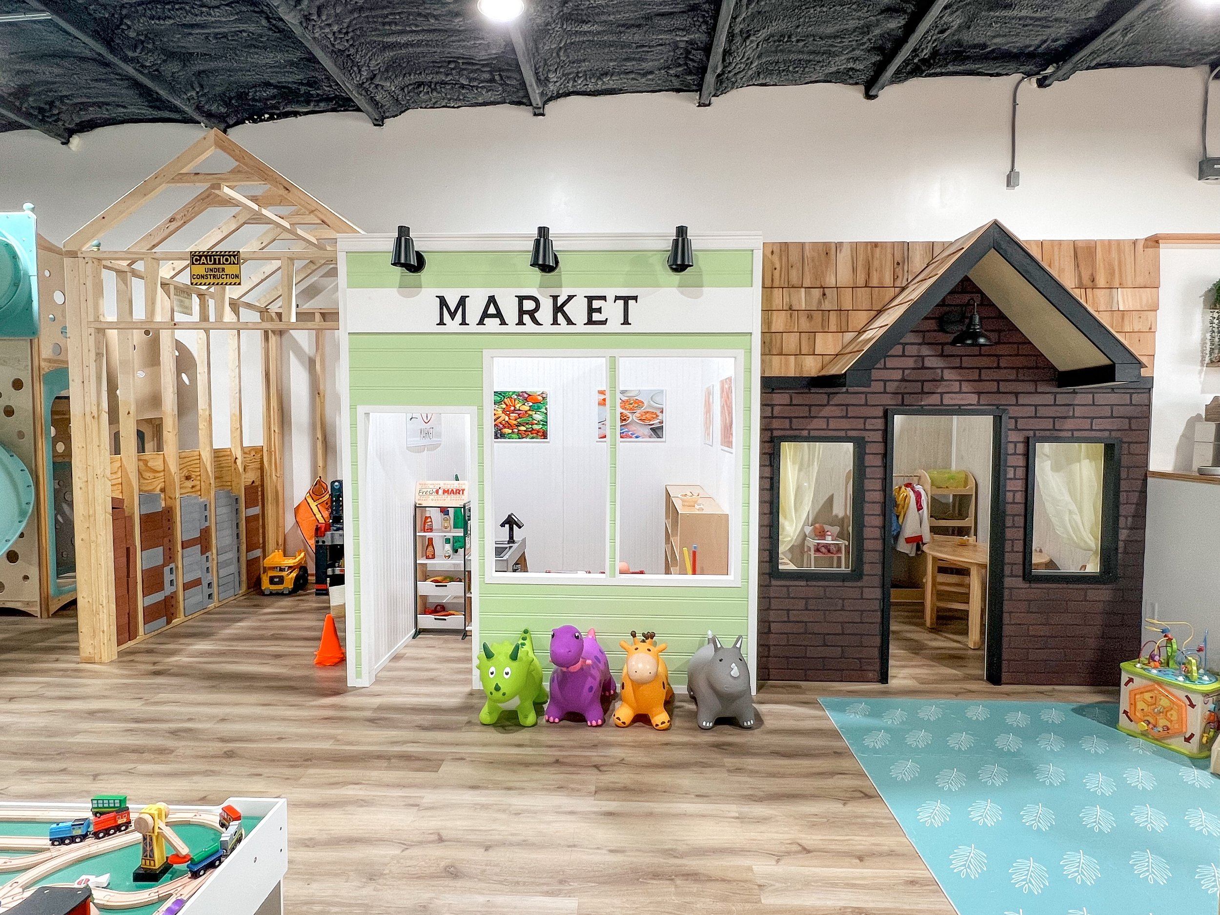 The market, playhouse, and imaginative play area at Little Peaches.